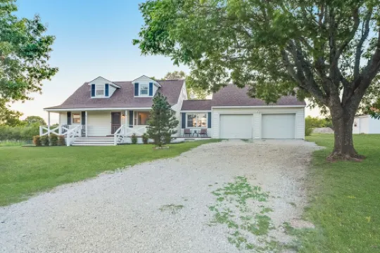 Charming 3-bedroom cottage with picturesque sunsets