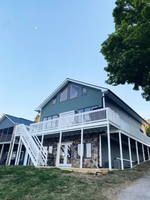 [New!] Luxurious Lake Front Getaway! Hotels in Noble County