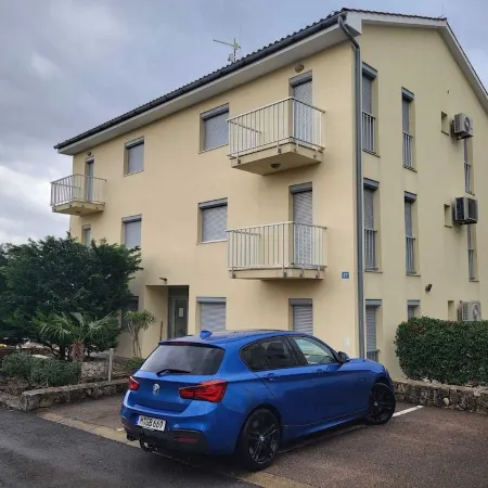 Big Sea View apartment within walking distance of the old town, beach and shops Отели в г. Крк