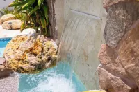 R&V Combate Beach House 1 with Pool