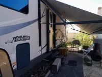 Caravan large kitchen shower toilet fridge airconditioned washing machine Hotels in Bordertown