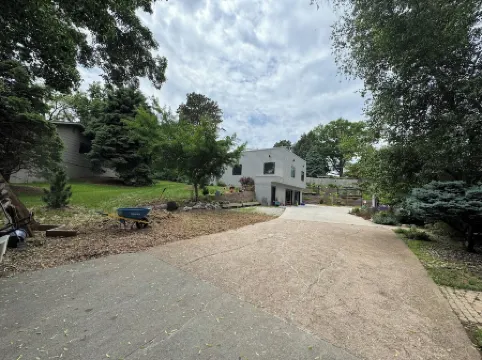 electric car friendly. Charming 1000 sq.ft loft in welcoming Omaha with WiFi, AC