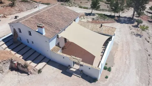 Caseta Blanca, located in the Alicante area of Onil. L'Alcoia住宿飯店