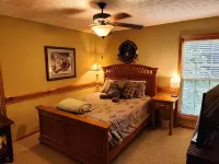 'BEARADISE CHALET' UNIQUE Secluded Retreat Estate (WHO'LD GUESS IT'S IN TOWN