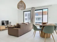 In Lecci, charming apartment, very large terrace 5 minutes from the beach