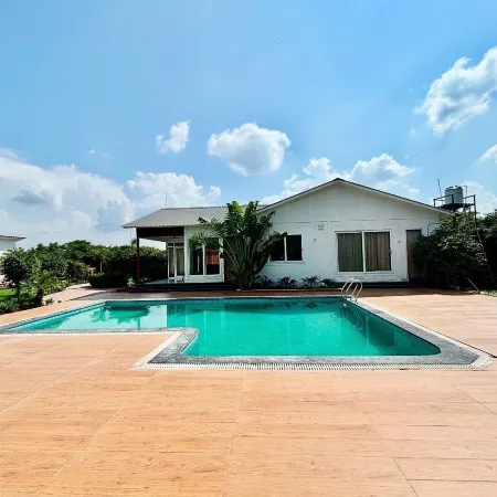 GoBravo 16 3BHK Farm with Pool & Lawn Sec150 Noida