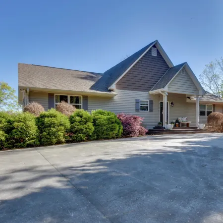Lakemont Retreat Game Room, Hot Tub, and Mtn Views!