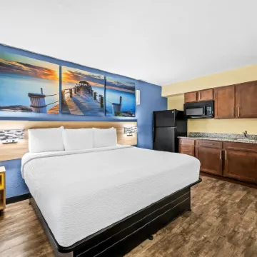 Days Inn by Wyndham New Orleans Pontchartrain Hotels near Rome Park