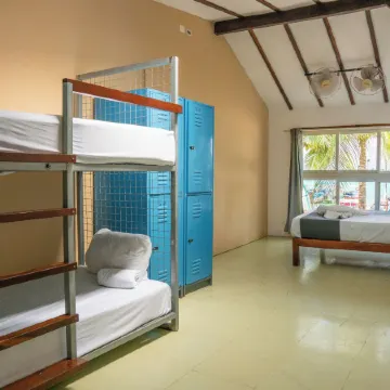 The Yak Lake House - Hostal