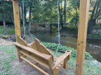 Cozy Nottely River Cabin. Close to lake, hiking trails, and Vogel State Park.