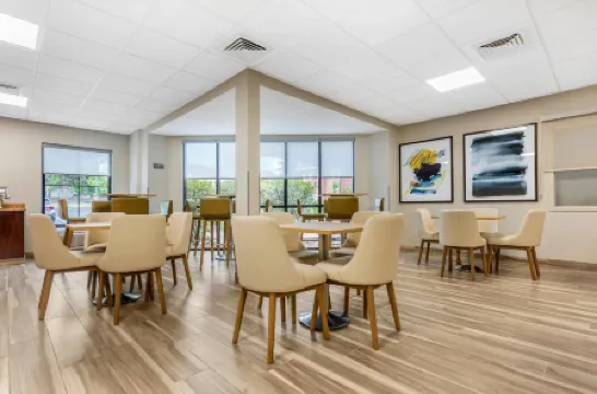 Comfort Inn & Suites Saint Louis Lafayette Square Отели рядом с достопримечательностью «Wainwright Building»