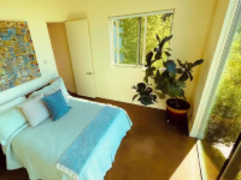 Unique Luxury Home Nestled in the trees. 韋爾法諾縣酒店