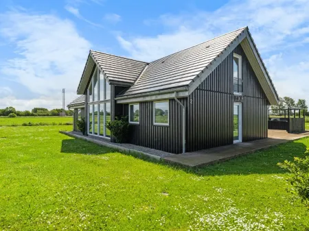 "Ung" - 460m from the sea