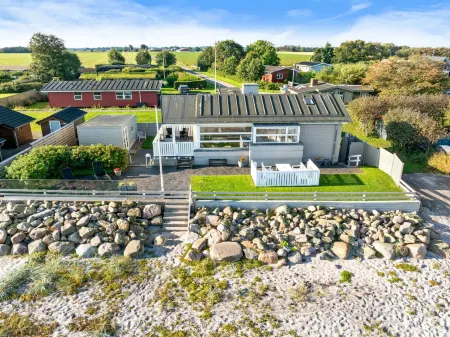 "Diderik" - 5m from the sea Отели в г. Otterup