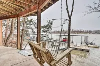 Private Dock, Lake Access! Multi-Level Ozarks Home - 3つ星