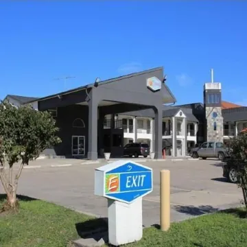 Hotel O Executive Inn & Suites Cuero Hwy 87