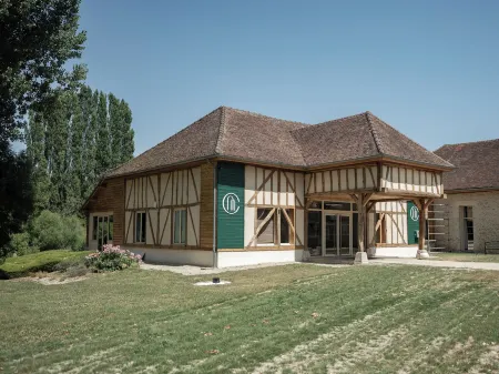 Logis Hôtel-Restaurant Domaine de Montecristo Отели в г. Ле-Рисе