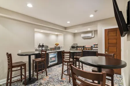 The Port Inn and Cottages, Ascend Hotel Collection Отели рядом с достопримечательностью «Парк Франк пейт»