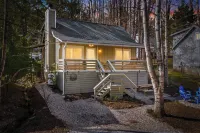 Maggie Valley Mtn Escape w/ Fire Pit & Deck - parking