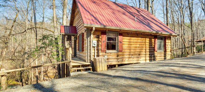 Quaint Dahlonega Cabin w/ Cavenders Creek Access! Hotels in Lumpkin County