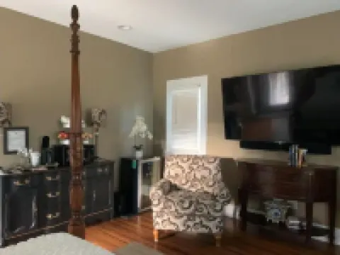 A Room Off Broadway, a prime downtown hideaway