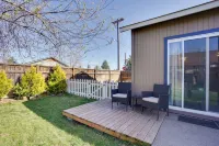 Charming Bend Home w/ Porch & Yard: Great Location - Homestays