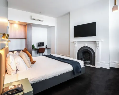 Middle Park Hotel Hotels near Captain Baxter