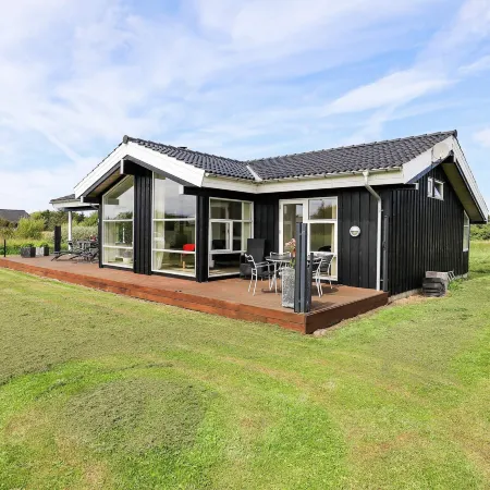 6 person holiday home in Hirtshals