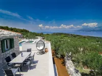 Holiday Home Bliss - Holiday Home with Outdoor Pool and Sea View (ST) - 3-Star