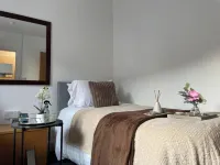 22 Guests - Edenderry Luxury Apartment Retreat Hotel a 