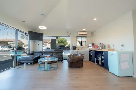 Hotel Avanti Отели рядом с достопримечательностью «Нипомо Суэп Мит & Флимаркет»