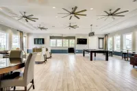 4 Mi to Brandon Exchange: Resort-style Townhome!