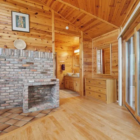 The Dakota Hogan –  4-Bedroom Mountain Retreat with Panoramic Black Hills Views