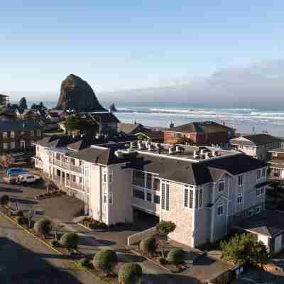 Hallmark Resort in Cannon Beach Hotel Exterior