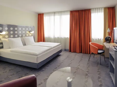 新伊森堡美居酒店