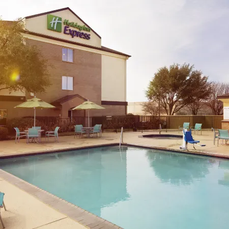Holiday Inn Express & Suites DFW AIRPORT - GRAPEVINE by IHG