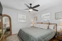 RARE EASY ACCESS PRIVATE FLOATING DOCK 4 BED ROOM HOME! Hotels near Margaritaville at Lanier Islands Water Park