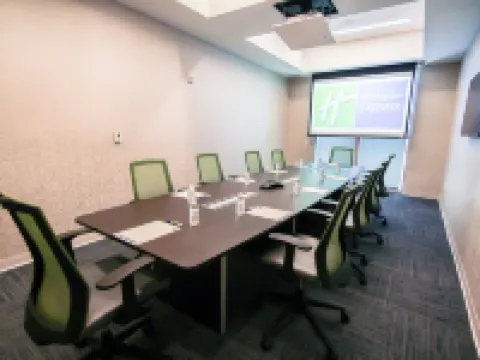 โรงแรม ฮอลิเดย์ อินน์ เอ็กซ์เพรส แอนด์ สวีทส์ ไมอามี แอร์พอร์ต อีสต์ บาย IHG โรงแรมในไมอามี