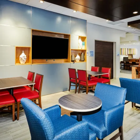 Holiday Inn Express & Suites CHICAGO NORTH SHORE - NILES by IHG