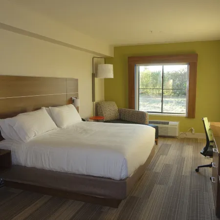 Holiday Inn Express & Suites BRENTWOOD by IHG