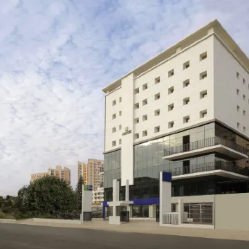 Holiday Inn Express Bengaluru Yeshwantpur Hotels near JP Park