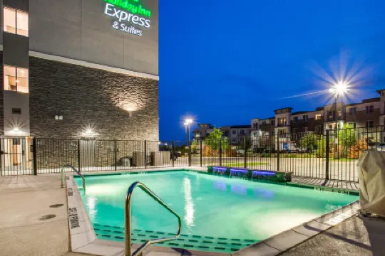 Holiday Inn Express & Suites DENTON SOUTH by IHG
