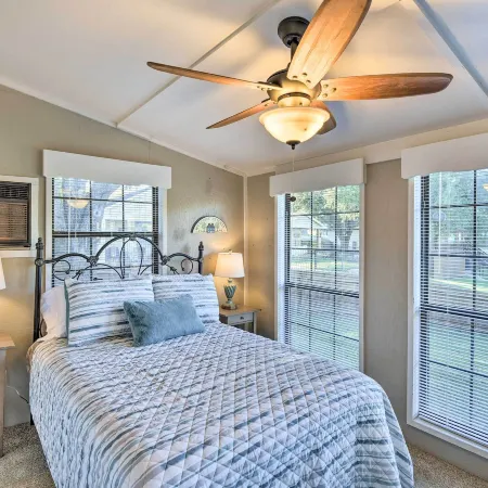 Granbury Home w/ Lake Granbury Access + Dock!