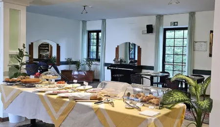 Hotel Montegrino Lakeview Отели в г. Carmine