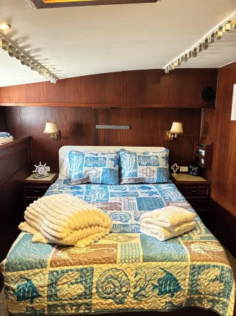 Sentient Waters: 63' Boat With Full Amenities & Sun Deck