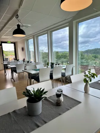 Ljungskile Hotell & Konferens Отели рядом с достопримечательностью «Hafsten Resort»