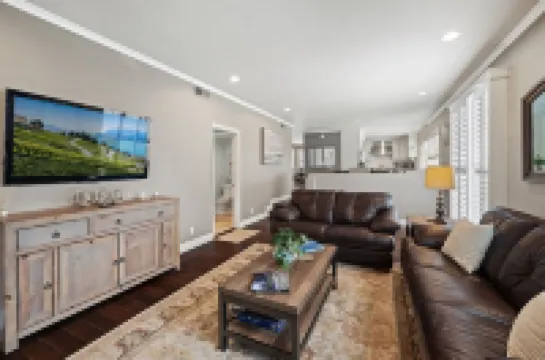 Primary Bedroom+ 2 bedrooms w/Queen Beds! Near Disneyland! Private Large Pool!