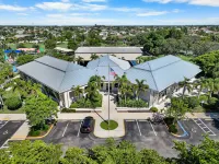 Tropical Garden and Heated Pool - Charming Coastal Escape