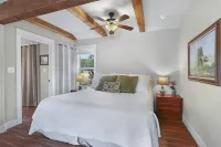 Enchanting Cabin with Private Patio and Charcoal Grill - Cozy Retreat