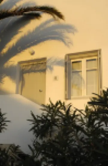 Kapetan Tasos Suites